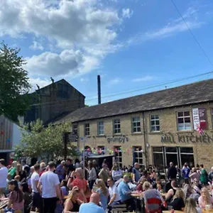 https://farsley-studio.yorkshirehotels.net